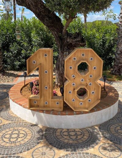 Número 1m de Madera con Iluminación