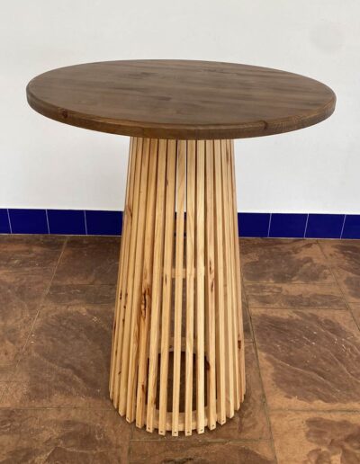 Mesa Alta de Madera Vintage Rejilla