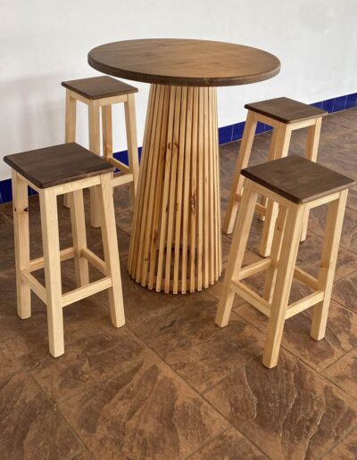 Mesa Alta de Madera Vintage Rejilla
